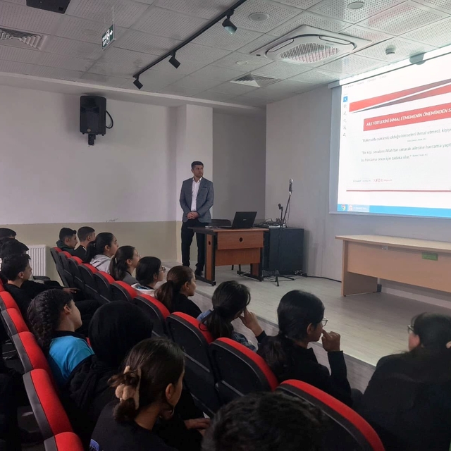 Keban'da "Peygamberimiz ve Aile Ahlakı Konferansı" düzenlendi