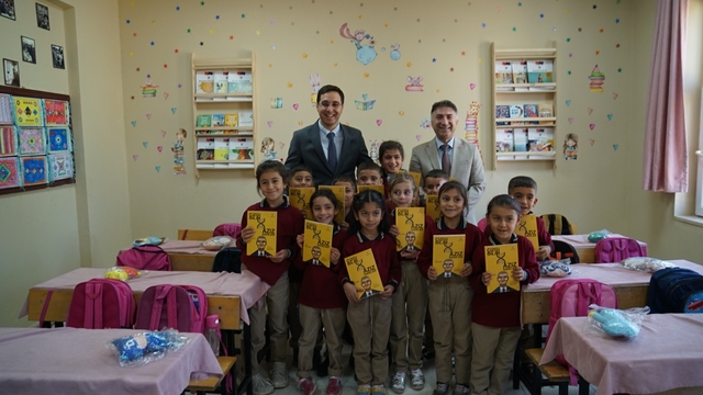Batman Üniversitesi Rektörü Prof. Dr. Demir köy okulunda öğrencilerle buluştu