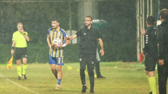 Menemen FK fırsat tepti