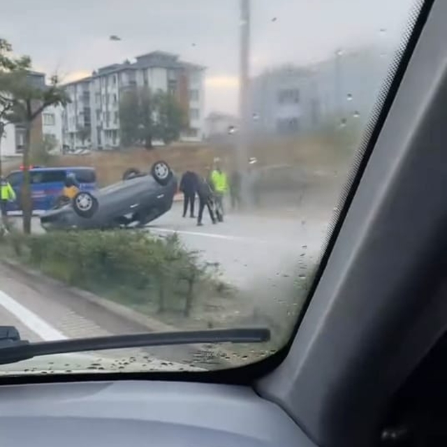 Takla atan otomobilin sürücüsü yaralandı