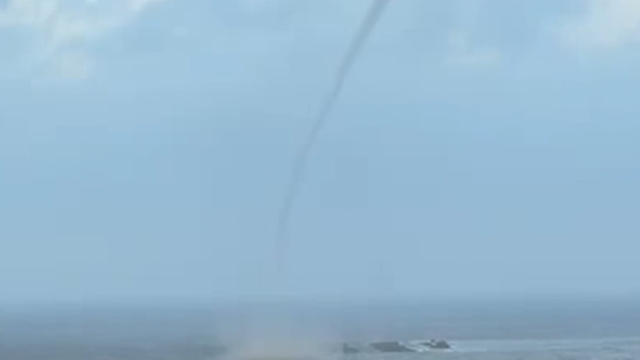 Hatay'da sağanak nedeniyle otoyol çöktü, yolları su bastı, denizde hortum çıktı (2)