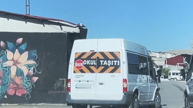 Üzerinde 'okul taşıtı' yazan minibüste 35 kilo 820 gram metamfetamin ele geçirildi