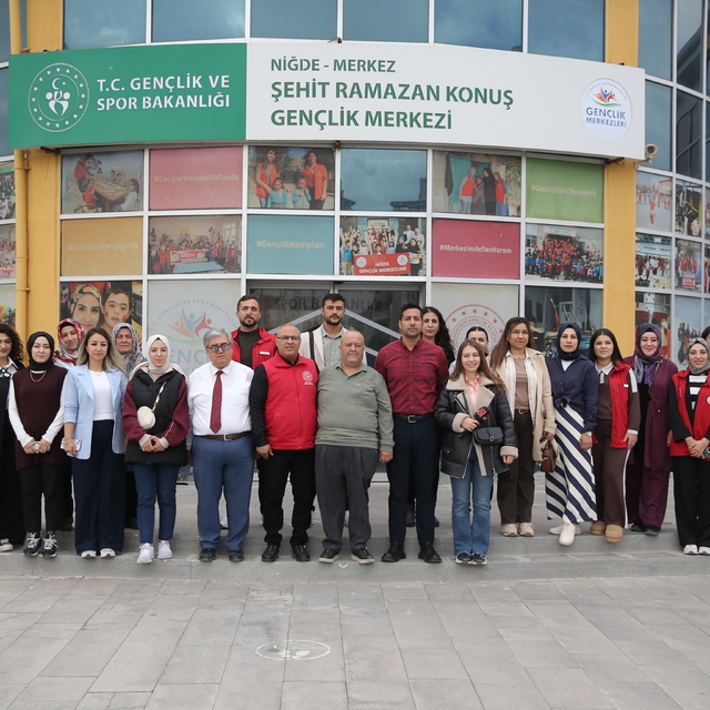 Niğde'de gazetecilere kentteki gençlik faaliyetleri hakkında bilgi verildi