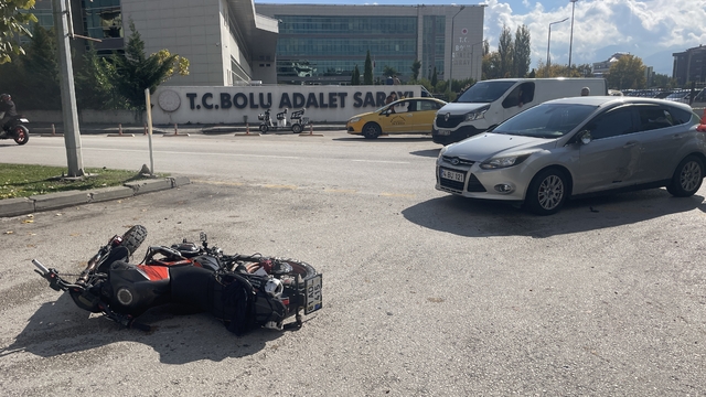 Bolu'da otomobille çarpışan motosikletin sürücüsü yaralandı