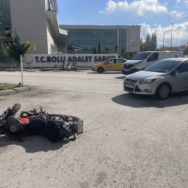 Bolu'da otomobille çarpışan motosikletin sürücüsü yaralandı