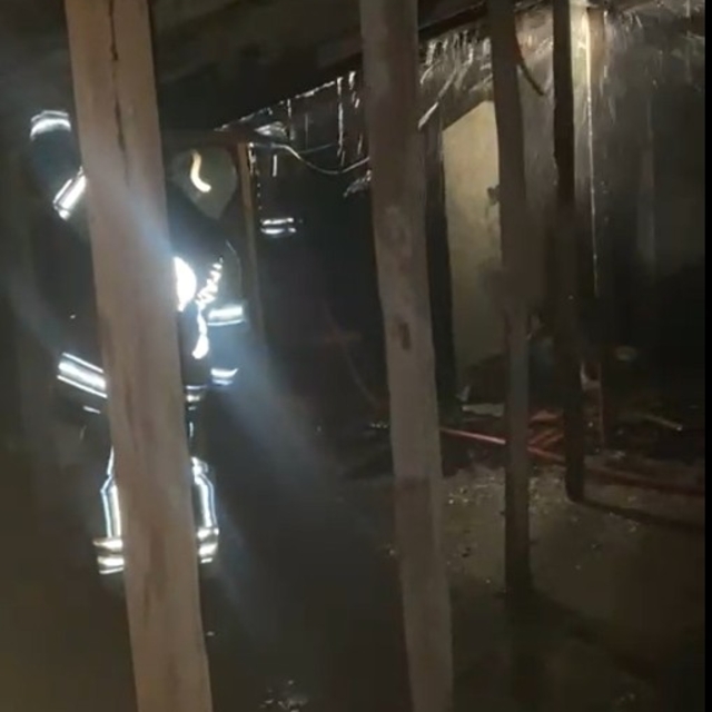 Ailesinin yaşadığı binanın çatısını yaktığı iddiasıyla yeniden gözaltına al...