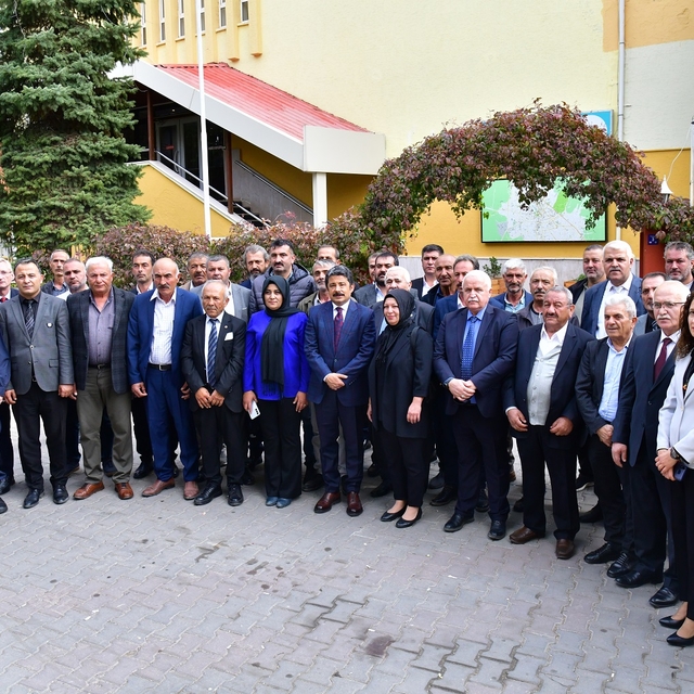 Kırşehir Valisi Demiryürek, muhtarlarla buluştu