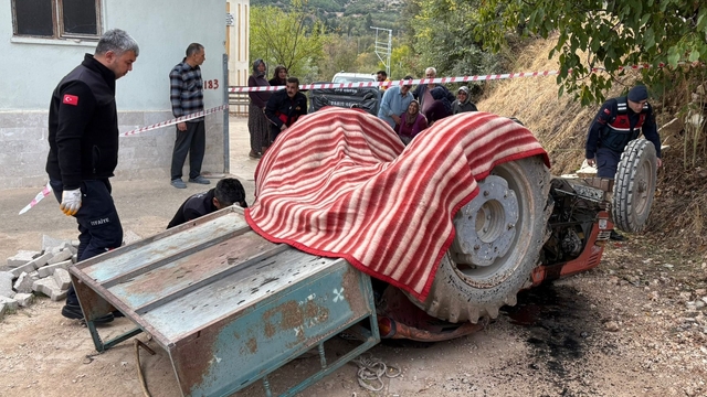 Burdur'da devrilen traktörün altında kalan sürücü öldü