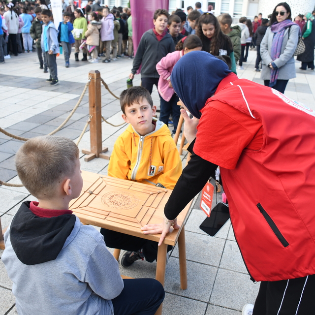 "Geleneksel Oyunlar Tırı", geçmişin oyunlarını Düzce'de öğrencilerle buluşt...
