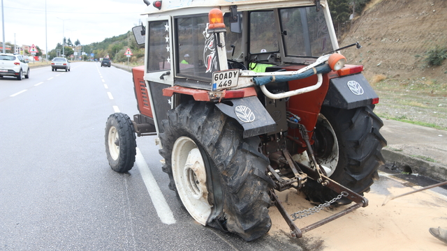 Taşova'da traktörle kamyonetin çarpışması sonucu 2 kişi yaralandı