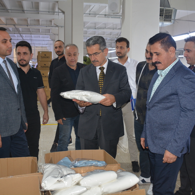 Şırnak Valisi Ekici, tekstil atölyesini ziyaret etti
