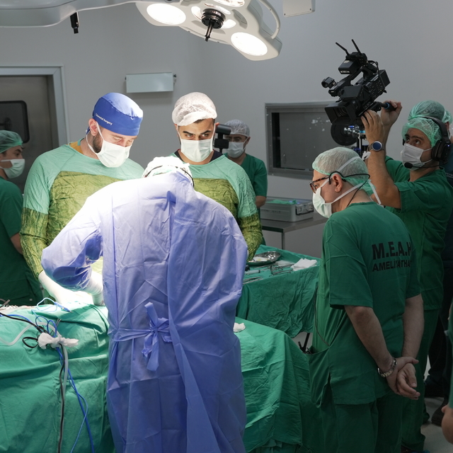 Malatya'da farklı illerden cerrahların da katılımıyla 14 canlı ameliyat yap...