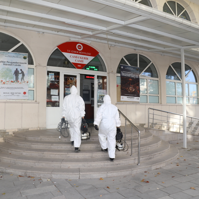 Çubuk Belediyesi camilerde dezenfekte çalışması yaptı