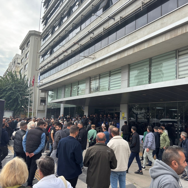 Pazar esnafından Karşıyaka Belediyesine tekstil fuarı tepkisi