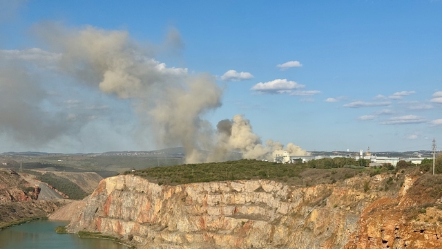 Kocaeli'de ahşap fabrikasında çıkan yangın kontrol altına alındı