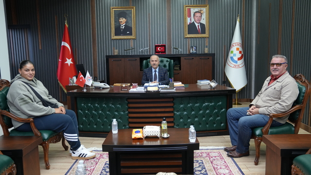 Milli sporcu Havvanur Kethüda Trabzon Üniversitesi'ne ziyaret etti