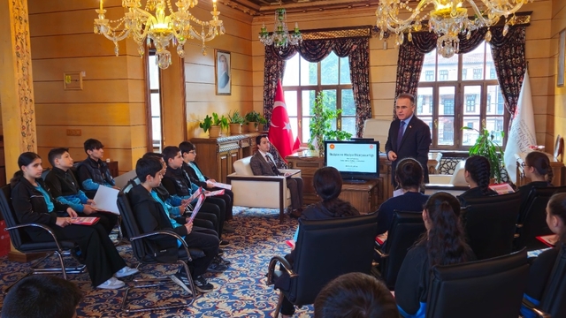 Ortaokul öğrencileri Cumhurbaşkanlığı İletişim Başkanlığı Bursa Bölge Müdürlüğünü ziyaret etti