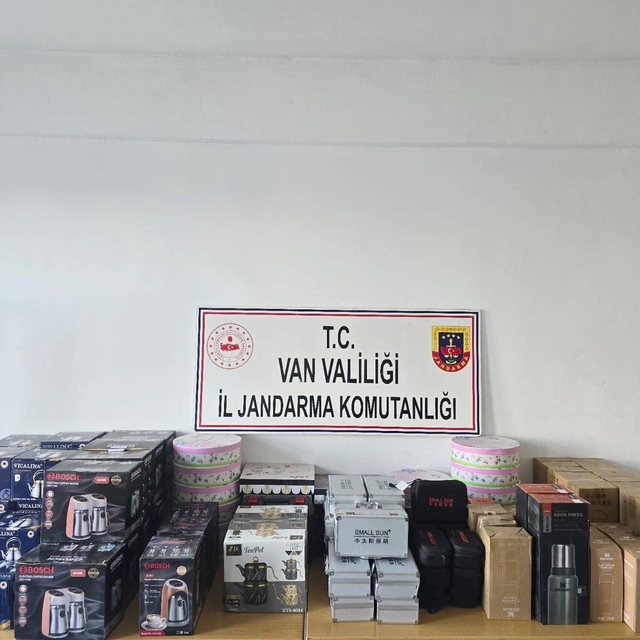 Van'da gümrük kaçağı malzemeler ele geçirildi