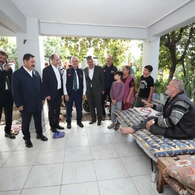 İçişleri Bakan Yardımcısı Karaoğlu, selin vurduğu Payas'ta incelemelerde bu...