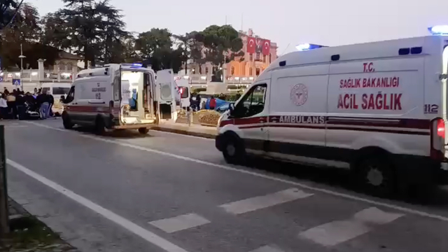 Edirne'de refüje çarpan motosikletteki 2 kişi yaralandı