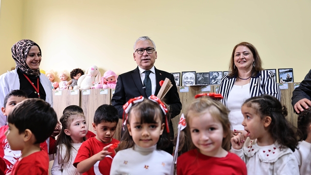 Sivas Valisi Şimşek, kreş ve gündüz bakımevini ziyaret etti