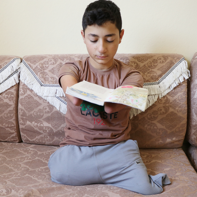 Kol ve bacakları olmayan Nakşin, ilk lise dersini evde öğretmeniyle yaptı