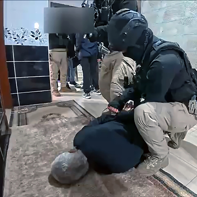 DEAŞ adına esnaftan para toplayan, vermeyeni darbeden 19 şüpheli yakalandı