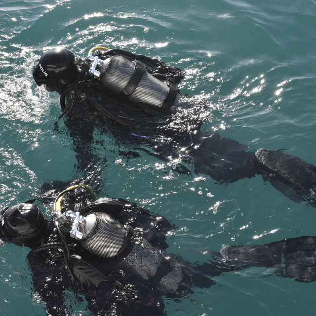 Kurbağa adamlardan Van Gölü'nde tekne batığına eğitim dalışı