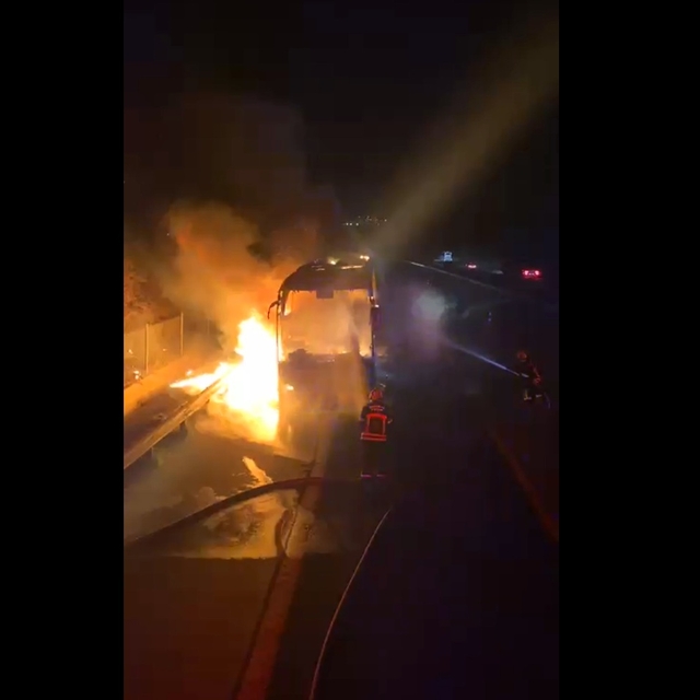 Osmaniye'de yolcu otobüsü yandı