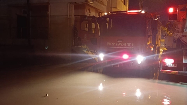 Hatay'da sağanak ve hortum