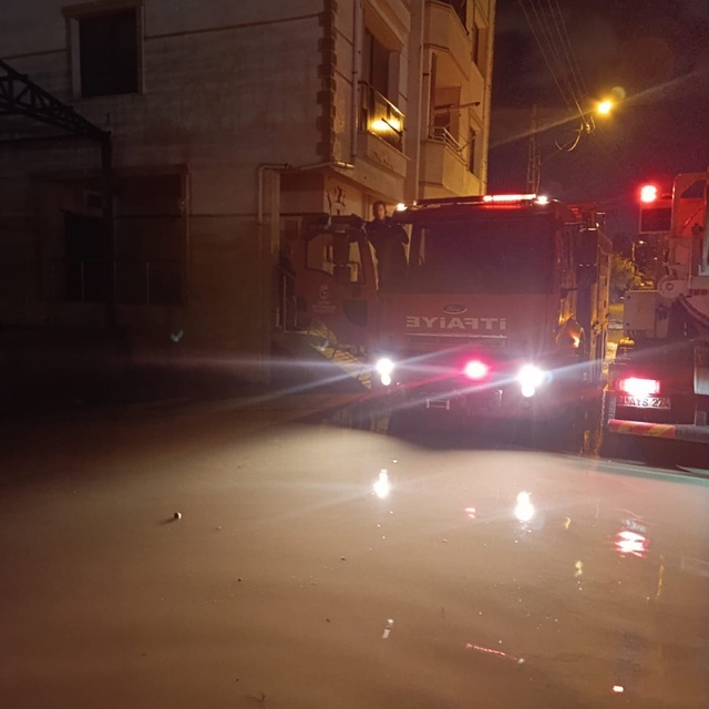 Hatay'da sağanak ve hortum