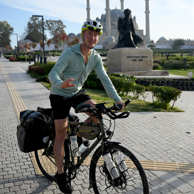 Çocukluk arkadaşı anısına Edinburgh'dan İstanbul'a bağış toplamak amacıyla...