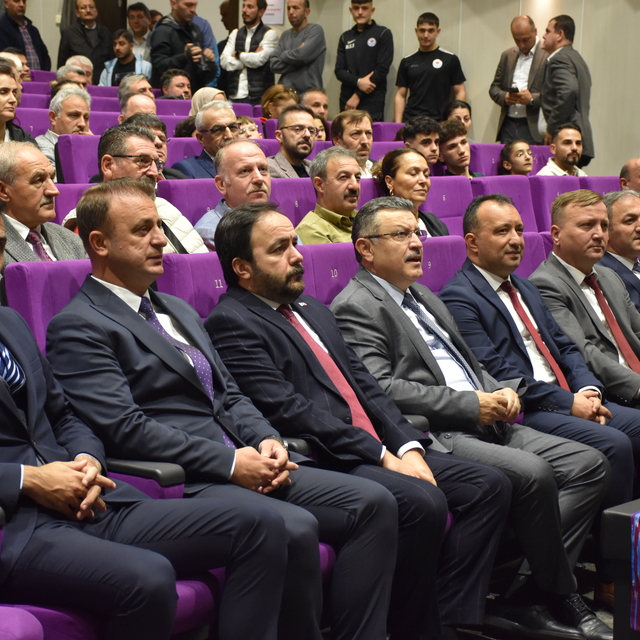 Trabzon'da okullara spor malzemesi ve oyun seti dağıtıldı