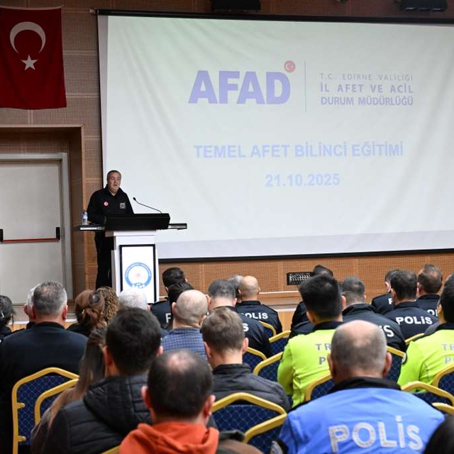 Edirne'de polislere Temel Afet Bilinci Eğitimi verildi