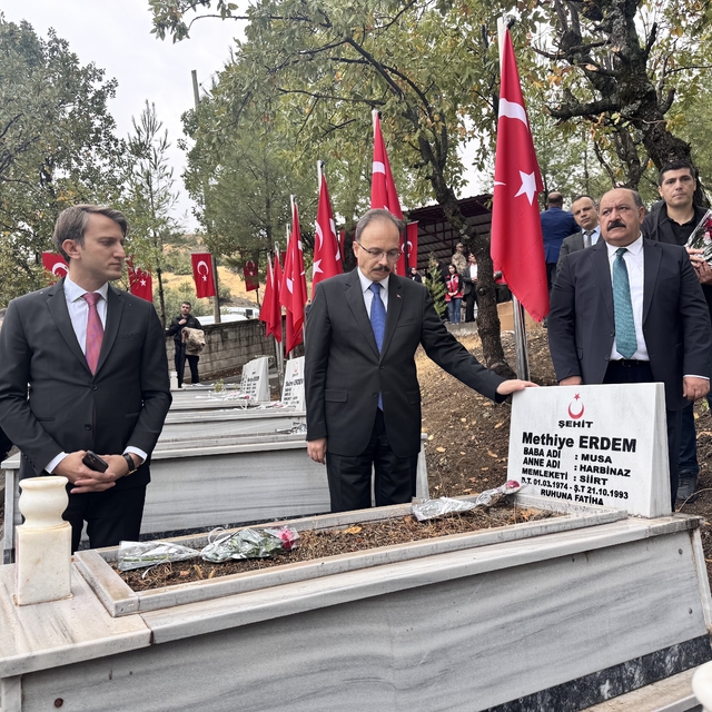 Siirt'in Derince köyünde PKK'lı teröristlerin katlettiği 22 kişi törenle an...