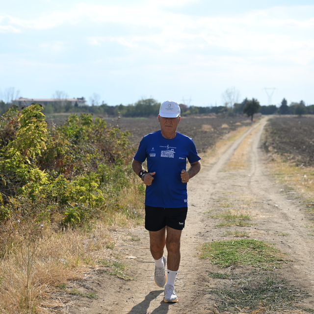 Edirne'de yaşayan 65 yaşındaki master atlet sağlığını koşmaya borçlu