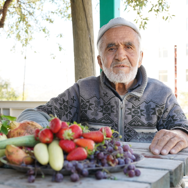 Ispartalı İbrahim dede "Hayır Bahçesi"ndeki ürünleri ziyaretçilere ücretsiz...
