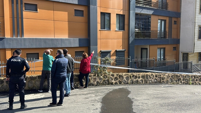 Zemindeki kayma nedeniyle tahliye edilen binada oturan aileler: Mağduriyet yaşıyoruz