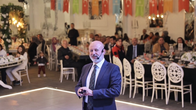 Başkan Çolakbayrakdar, ilçedeki muhtarlarla bir araya geldi