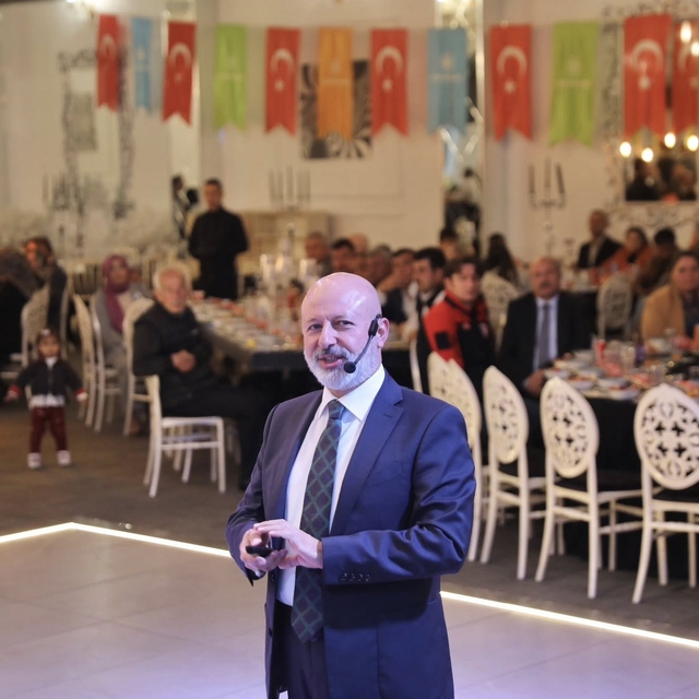 Başkan Çolakbayrakdar, ilçedeki muhtarlarla bir araya geldi