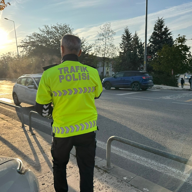 Düzce'de okul önlerinde yaya geçidi uygulaması yapıldı