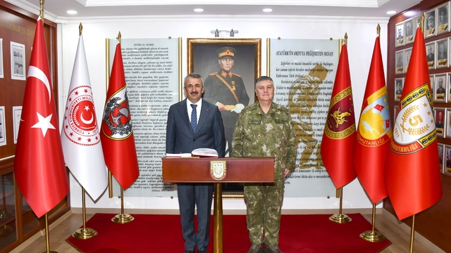 Edirne Valisi Sezer'den 5. Kolordu Komutanı Aksoytürk'e ziyaret