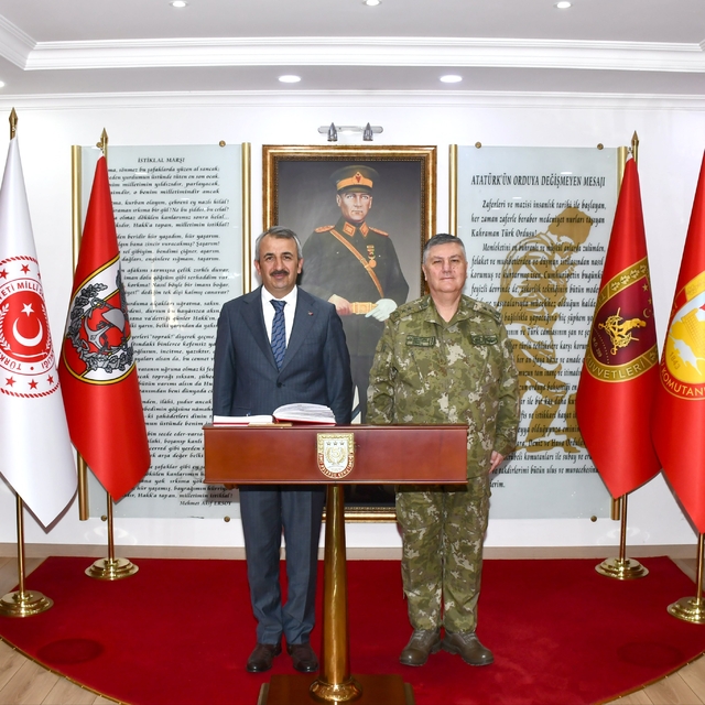 Edirne Valisi Sezer'den 5. Kolordu Komutanı Aksoytürk'e ziyaret