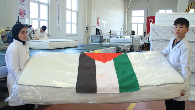 Liseliler, ürettikleri yatakları Filistin'e gönderecek