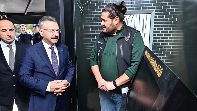 Eskişehir Valisi Aksoy narko tırı ziyaret etti