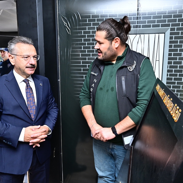 Eskişehir Valisi Aksoy narko tırı ziyaret etti