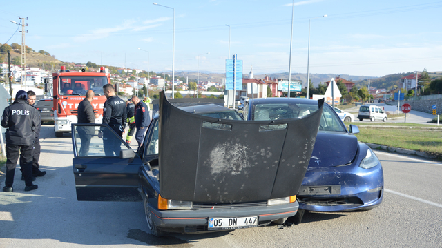 Samsun'da iki otomobilin karıştığı kazada 1 kişi yaralandı
