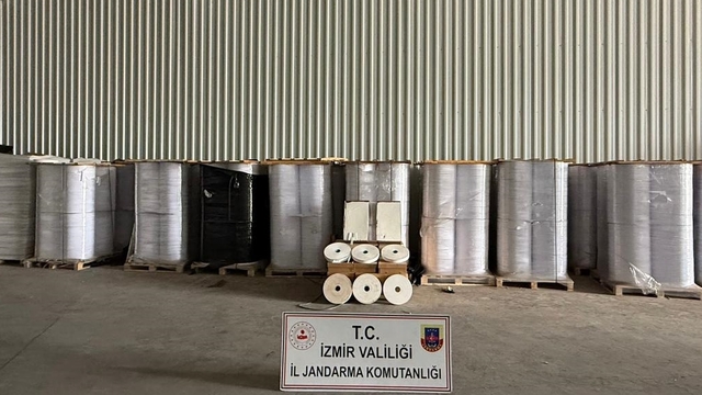 İzmir'deki kaçakçılık operasyonunda 2 kişi yakalandı