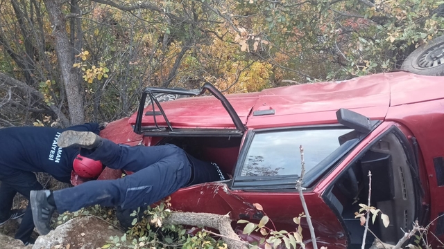 Otomobil şarampole yuvarlandı: 3 yaralı