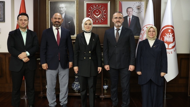 Bakan Göktaş, Mutlu Hayatlar İyilik ve Yardımlaşma Derneği temsilcileriyle görüştü: